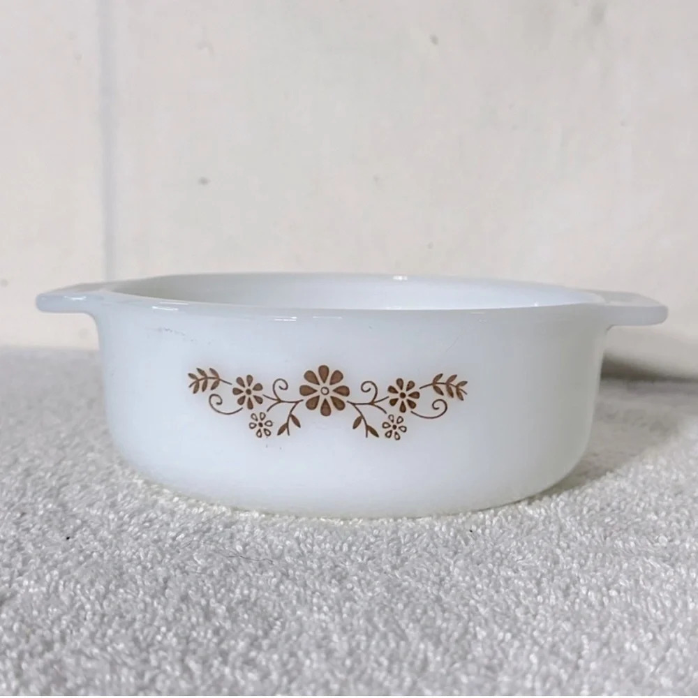 Vintage Dynaware Pyr-O-Rey Brown Daisy Round Milk  Glass Casserole Dish